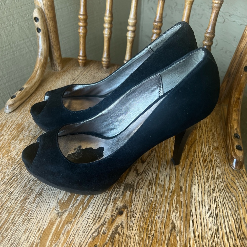 Pelle Moda Black Heels size 8.5